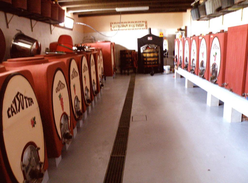 Agriturismo Ca' Isotta Castello di Serravalle Eksteriør billede