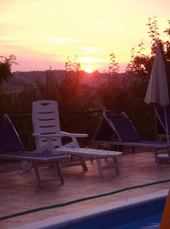 Agriturismo Ca' Isotta Castello di Serravalle Eksteriør billede