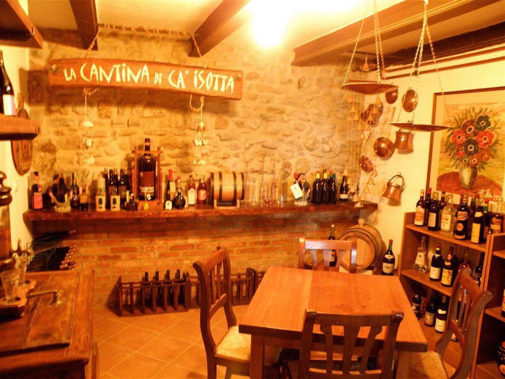 Agriturismo Ca' Isotta Castello di Serravalle Eksteriør billede